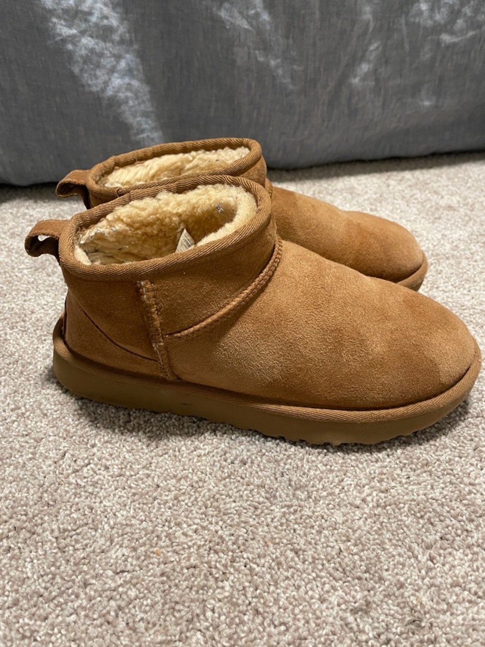 Women’s UGG Classic Minis Size 6